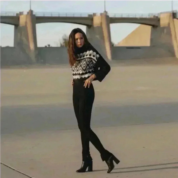 Free People Chunky Knit Wool Blend Cropped Alpine Sweater Size Large - Picture 2 of 10